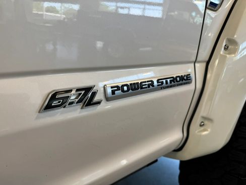 Used 2019 Ford F350 Platinum w/ Platinum Ultimate Package AWD/4WD image 34