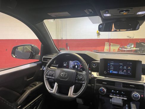 Used 2025 Toyota 4Runner SR5 image 33