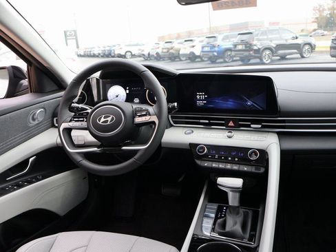 New 2025 Hyundai Elantra Limited image 14