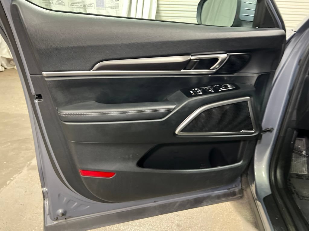 Used 2025 Kia Telluride S FWD image 23