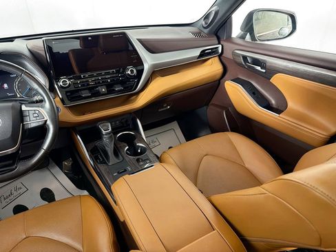 Used 2022 Toyota Highlander Platinum image 23