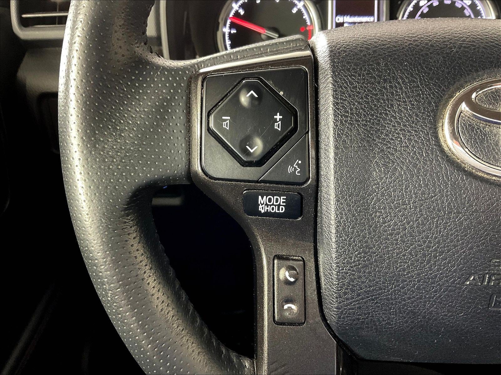 Used 2022 Toyota 4Runner TRD Off-Road AWD/4WD image 11