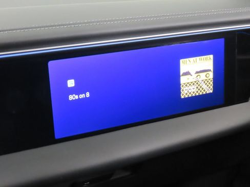 Certified 2025 Porsche Macan 4S Electric AWD/4WD image 29