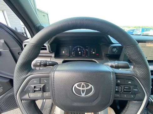 Used 2025 Toyota Tacoma SR5 AWD/4WD image 14