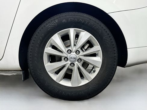 Used 2016 Kia Sedona LX w/ LX Convenience Package FWD image 11