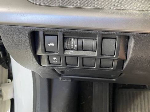 Used 2015 Subaru Legacy 2.5i Premium w/ Moonroof Package AWD/4WD image 9