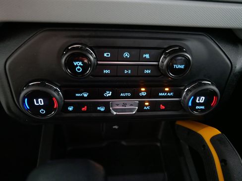 Used 2023 Ford Bronco Badlands image 23