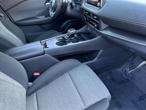 Used 2023 Nissan Rogue SV image 18