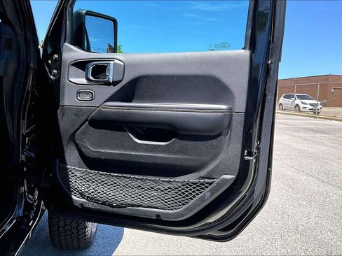 Used 2024 Jeep Wrangler Unlimited Sahara AWD/4WD image 22