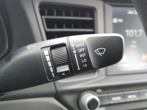 Used 2020 Hyundai Elantra SEL image 29