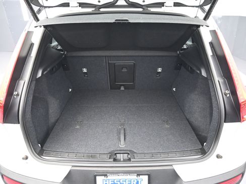 Used 2022 Volvo XC40 T5 R-Design image 24