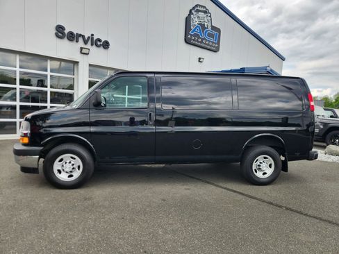 Used 2018 Chevrolet Express 2500 w/ Driver Convenience Package RWD image 6