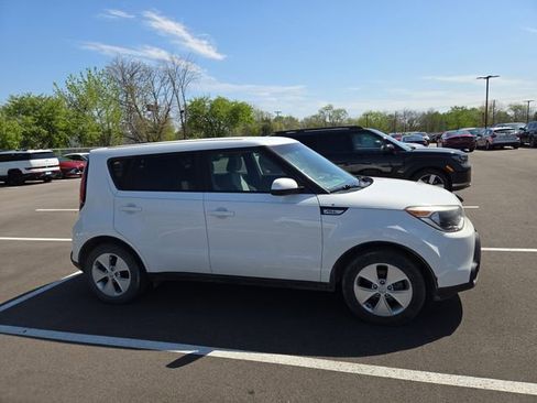 Used 2015 Kia Soul FWD image 4