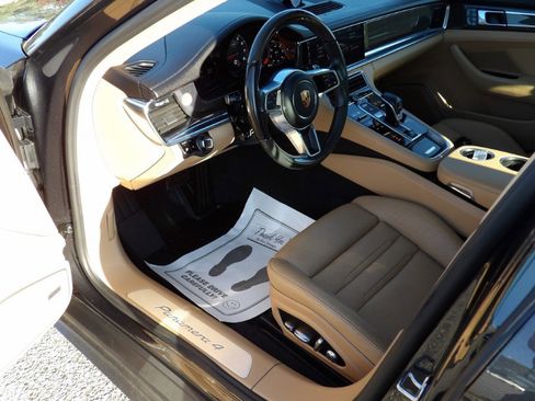 Used 2018 Porsche Panamera 4 image 71