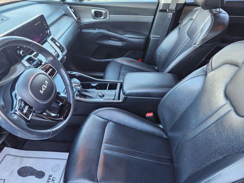 Used 2023 Kia Sorento S image 7