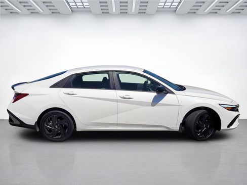 New 2026 Hyundai Elantra SEL FWD image 3