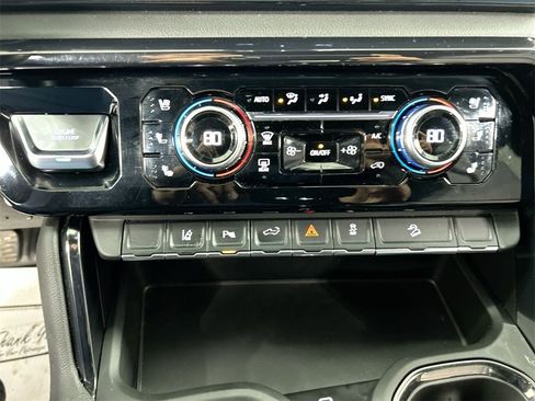 Used 2024 GMC Sierra 2500 AT4 w/ Technology Package image 16