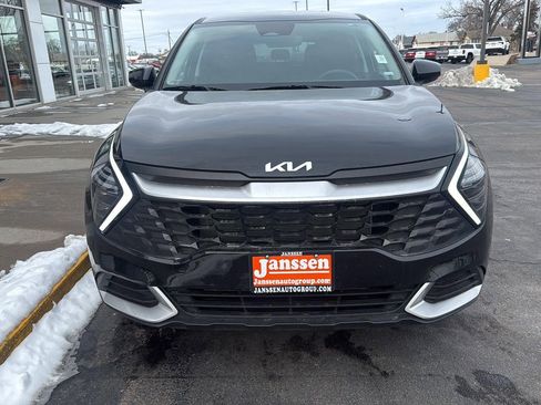 Used 2024 Kia Sportage LX image 8