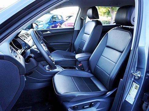 Used 2021 Volkswagen Tiguan SE image 15