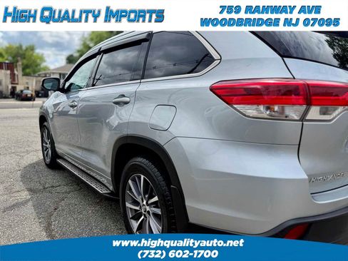 Used 2018 Toyota Highlander XLE AWD/4WD image 41