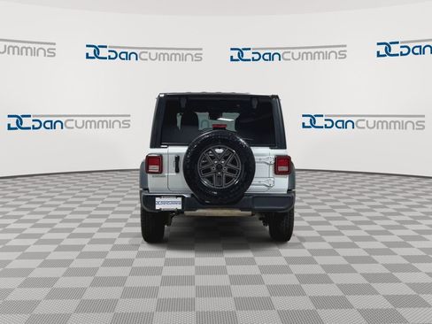Used 2025 Jeep Wrangler Unlimited Sport AWD/4WD image 7