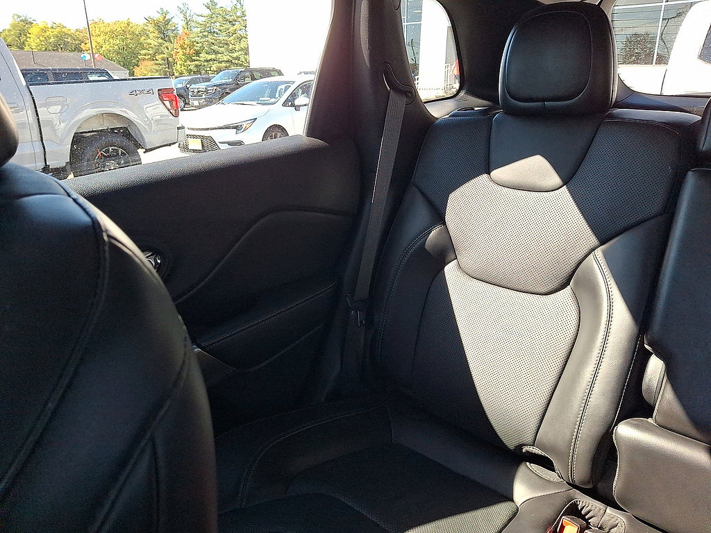 Used 2019 Jeep Cherokee Limited AWD/4WD image 12