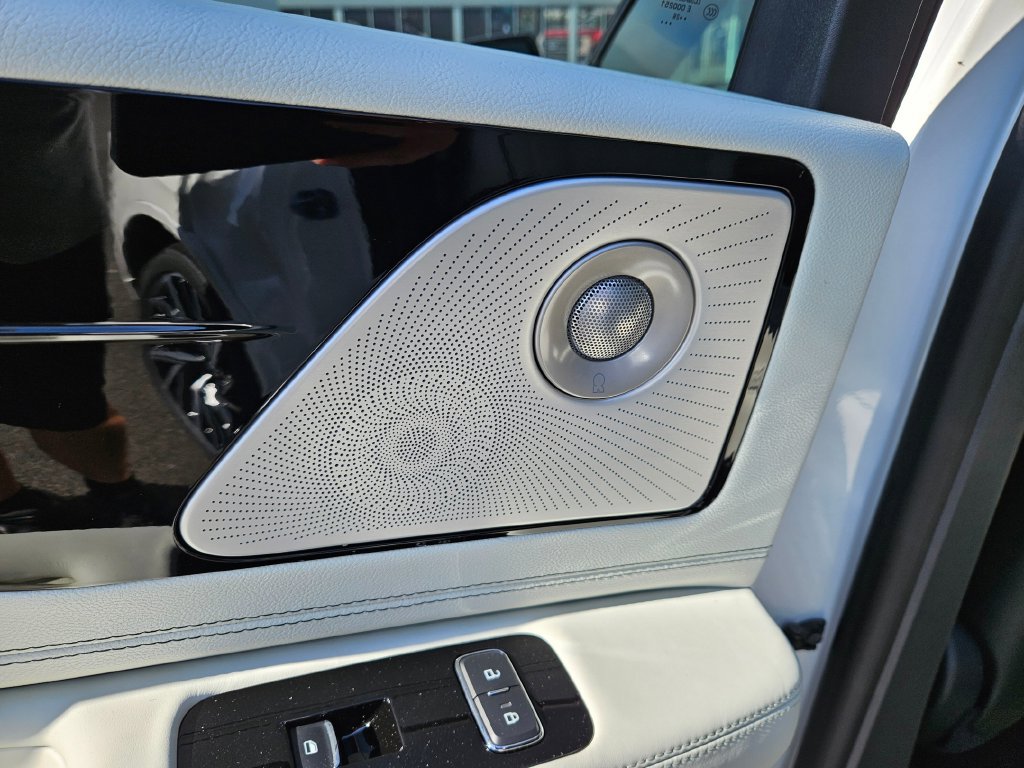 New 2027 Lincoln Navigator Reserve AWD/4WD image 16