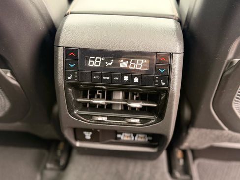 Used 2024 Jeep Grand Cherokee Summit w/ Advanced Protech Group IV AWD/4WD image 23