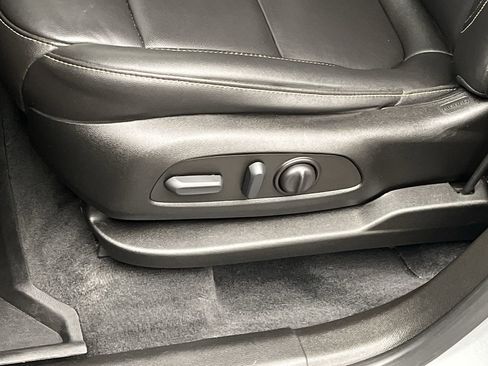 Certified 2023 Chevrolet Traverse LT w/ LT Premium Package image 11