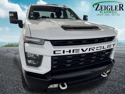 Used 2022 Chevrolet Silverado 2500 Custom w/ Custom Value Package AWD/4WD image 8