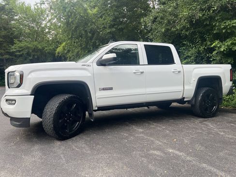 Used 2018 GMC Sierra 1500 SLE w/ Elevation Edition AWD/4WD image 10
