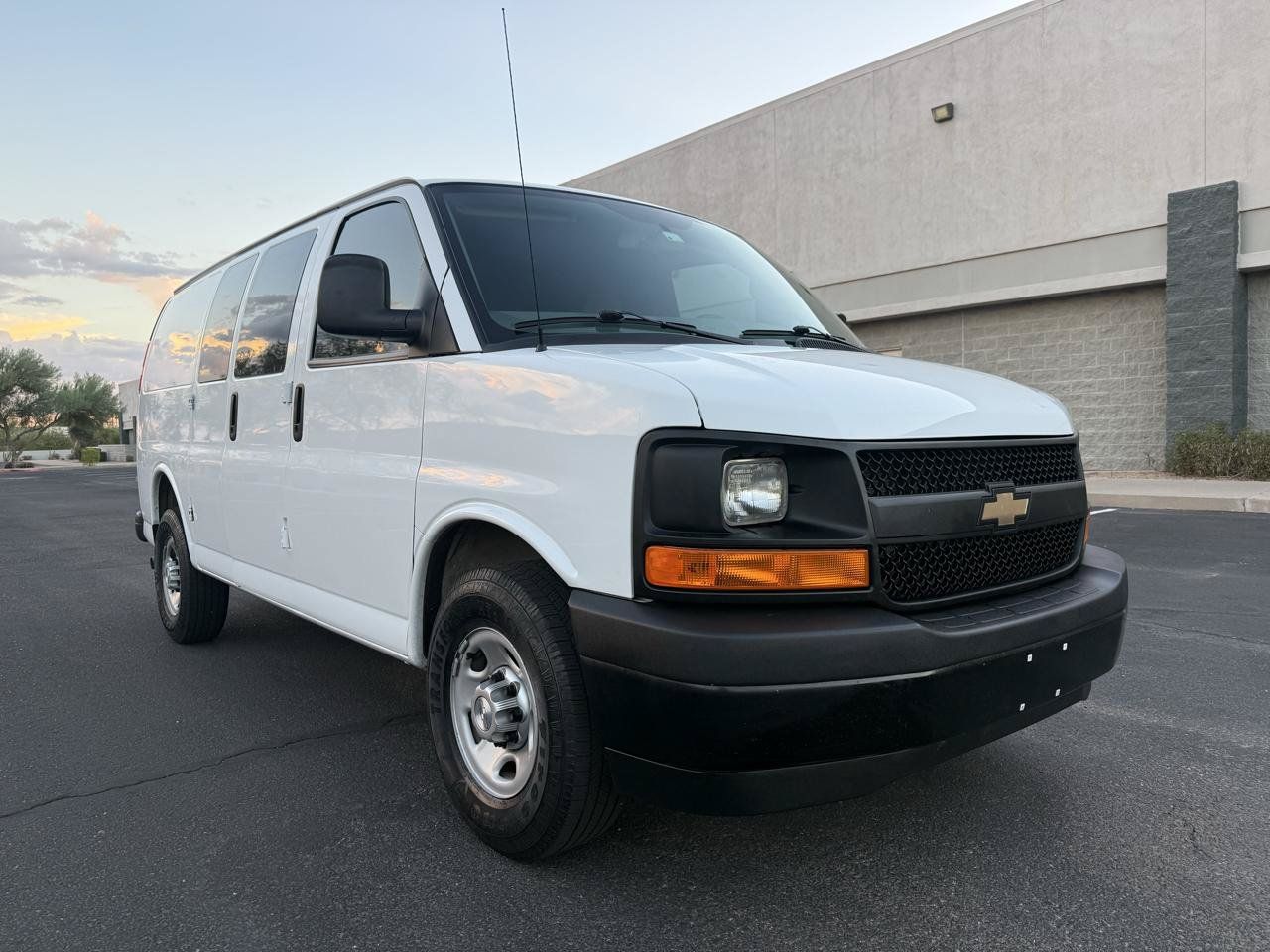 Used 2017 Chevrolet Express 2500 RWD image 1