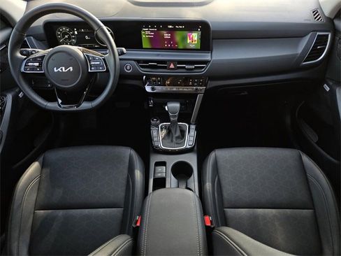 Certified 2025 Kia Seltos SX image 17