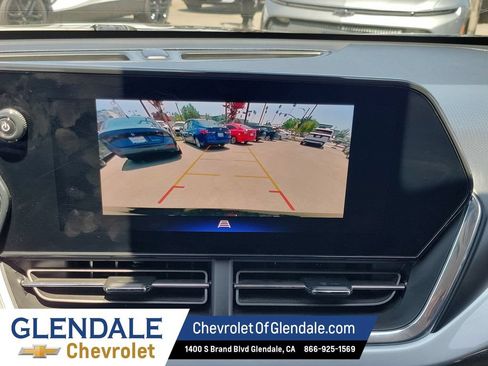 Certified 2025 Chevrolet Trax LT FWD image 27