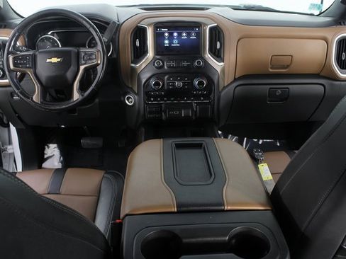 Used 2022 Chevrolet Silverado 2500 High Country w/ Z71 Off-Road Package image 12