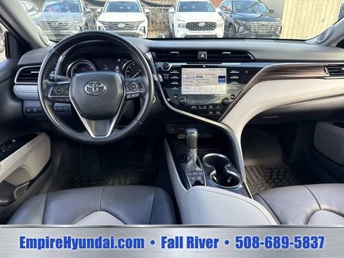 Used 2020 Toyota Camry XLE w/ Sunroof Package FWD image 13