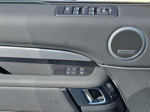 Used 2025 Land Rover Discovery Dynamic SE image 30