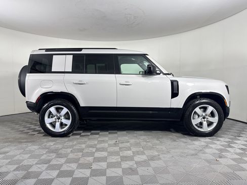 New 2026 Land Rover Defender 110 X-Dynamic SE image 8