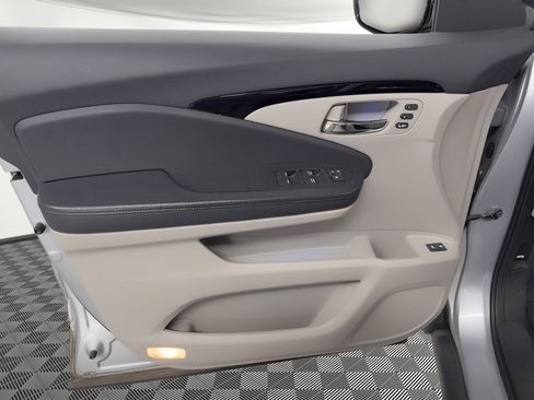 Used 2017 Honda Pilot Touring image 14