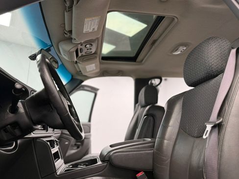 Used 2003 Chevrolet Avalanche 4x4 w/ Suspension Package, Off-Road image 39