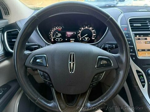 Used 2016 Lincoln MKX Reserve w/ Luxury Package image 18