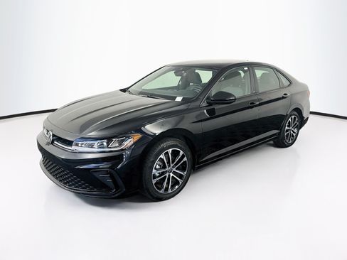 Used 2025 Volkswagen Jetta Sport FWD image 3
