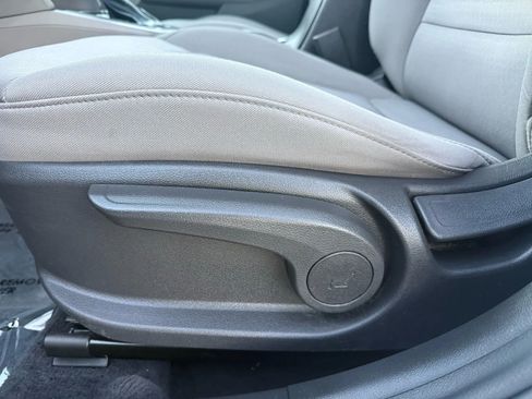 Used 2018 Hyundai Elantra SE w/ SE Connectivity Package 04 image 20