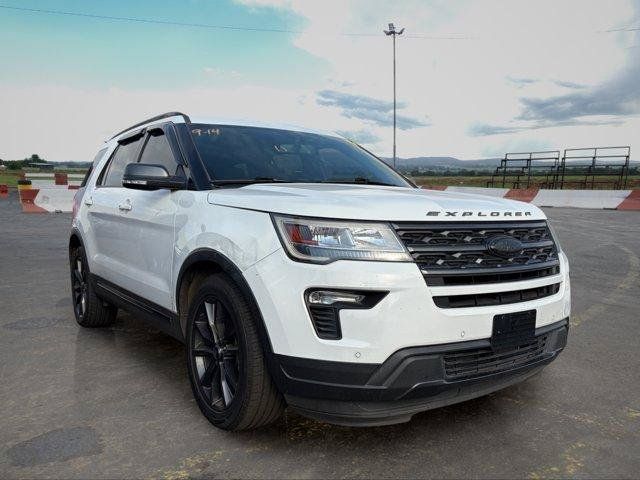 Used 2018 Ford Explorer XLT w/ Equipment Group 202A FWD image 2