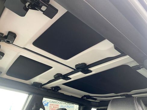 Used 2025 Ford Bronco Badlands w/ Sasquatch Package image 13