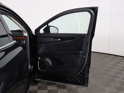 Used 2022 Lincoln Nautilus Reserve image 23