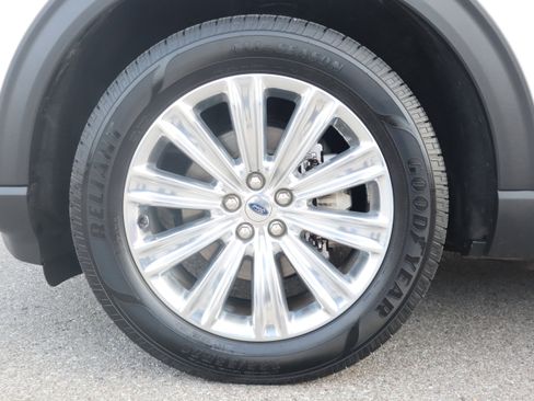 Used 2020 Ford Explorer Limited w/ Class III Trailer Tow Package image 11