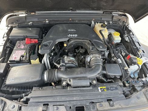 Used 2018 Jeep Wrangler Unlimited Sport S AWD/4WD image 30