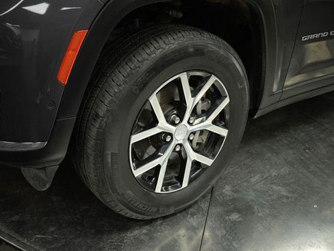 Used 2024 Jeep Grand Cherokee L Limited w/ Luxury Tech Group II AWD/4WD image 4
