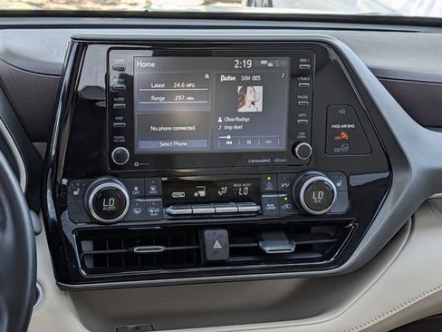 Used 2021 Toyota Highlander XLE AWD/4WD image 15
